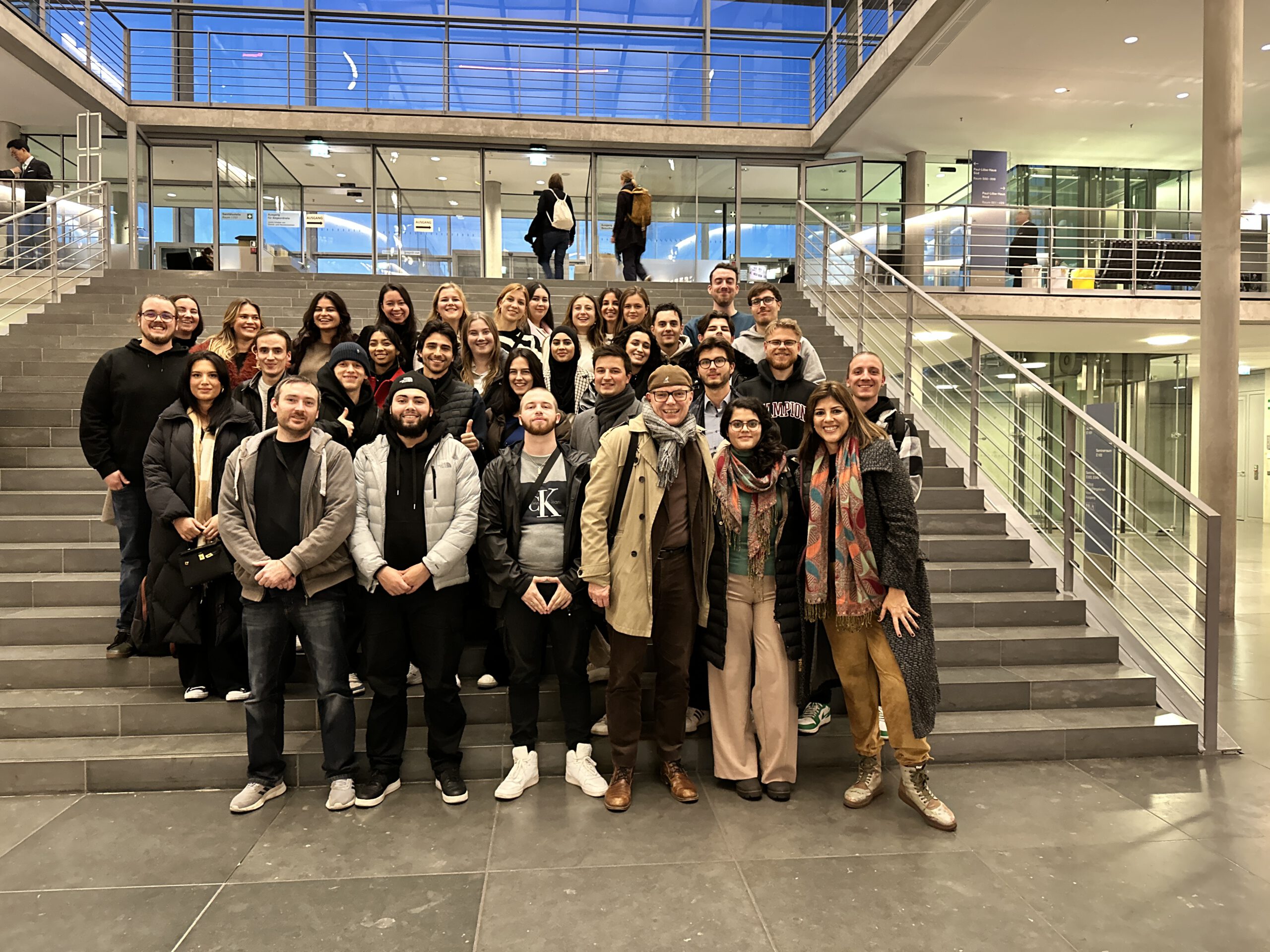 Exkursion mit Studierenden zum Reichstag